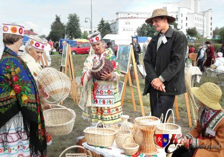 АБЛАСНОЕ СВЯТА РАМЁСТВАЎ “СЛУЦКІЯ ПАЯСЫ”