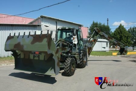 ЭКСКАВАТОР-ПОГРУЗЧИК… В СТИЛЕ МИЛИТАРИ