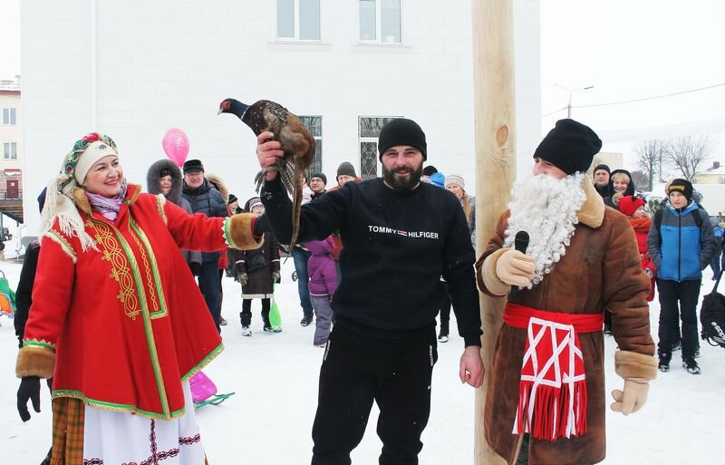 ВЕСЕЛАЯ И ЗАДОРНАЯ, ТЕПЛАЯ И ШИРОКАЯ