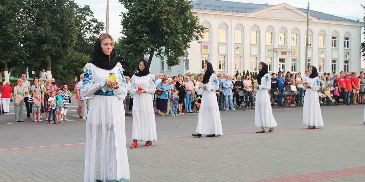 ЗАЖГЛИСЬ СВЕЧИ ПАМЯТИ