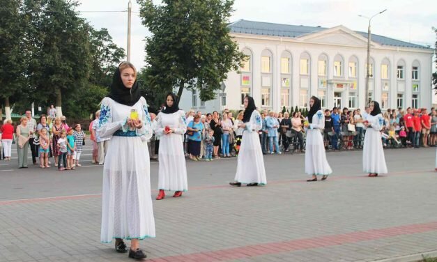 ЗАЖГЛИСЬ СВЕЧИ ПАМЯТИ