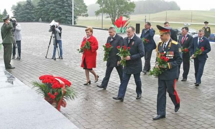 МЫ – ЕДИНОЕ ЦЕЛОЕ. У КУРГАНА СЛАВЫ