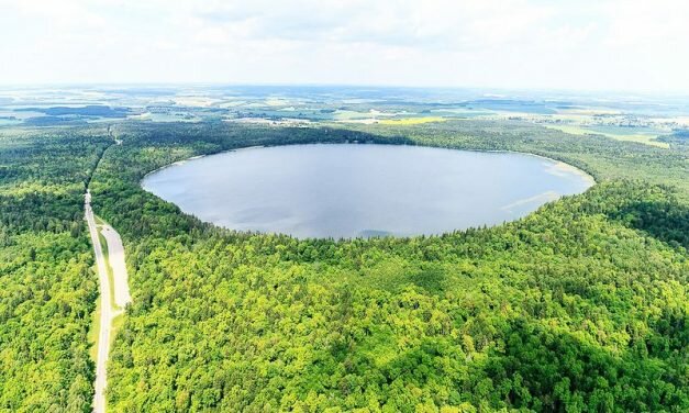 ЛЕГЕНДЫ О ВОДНЫХ ГЛАДЯХ СИНЕОКОЙ ОЗЕРО-СЕРДЦЕ