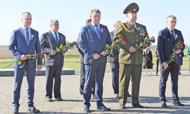 75-й мирный май: День Победы на Смолевиччине. Мемориальный комплекс «Курган Славы»