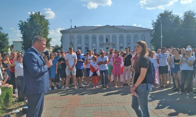 Председатель райисполкома встретился с горожанами