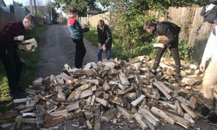 На помощь пожилым людям спешат волонтеры