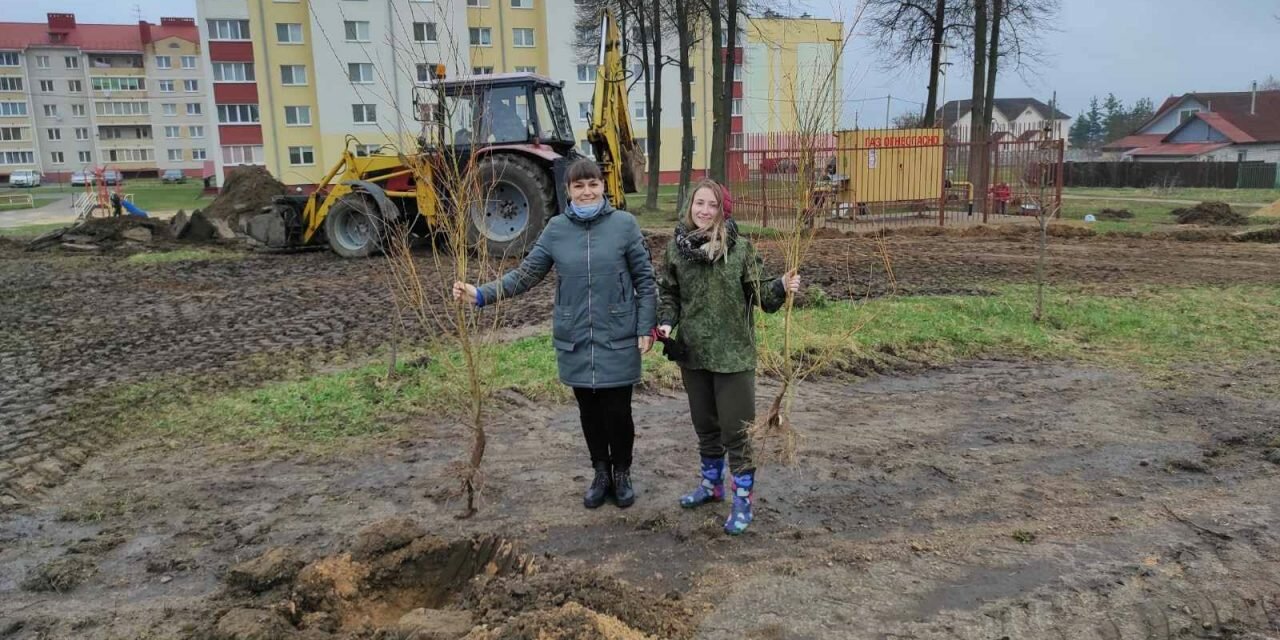 Присоединились к республиканскому субботнику и работники Смолевичской районной инспекции природных ресурсов