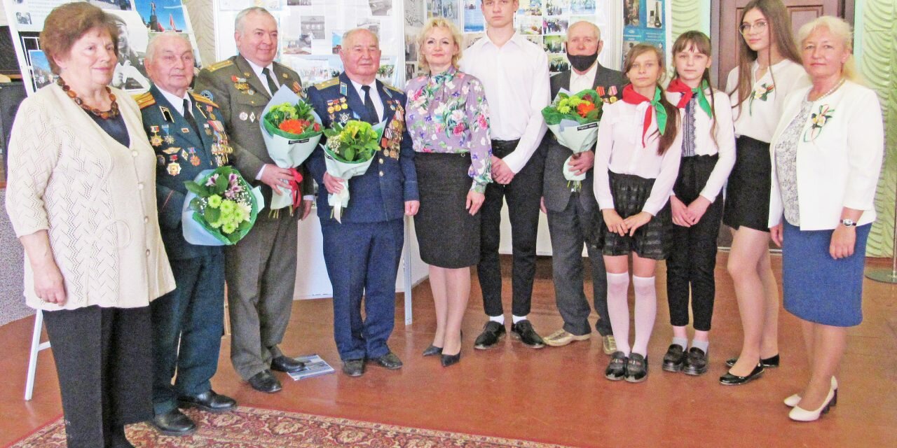 В первой городской школе состоялась встреча с ветеранами космодрома «Байконур»