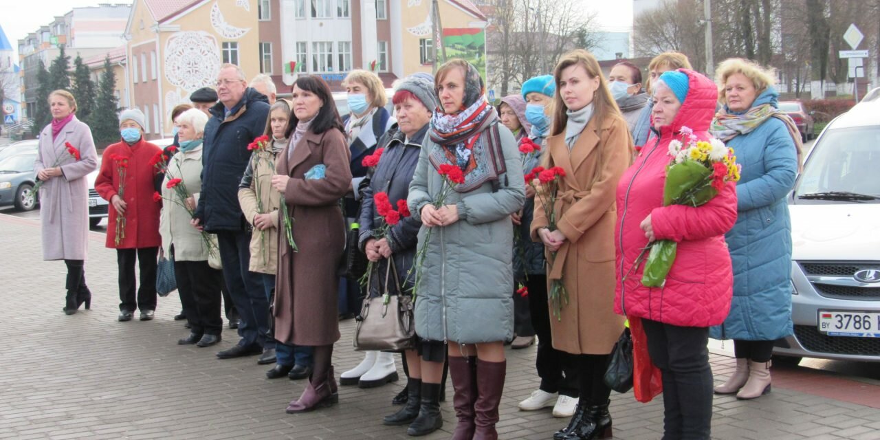 Торжественный митинг, посвященный Дню Великой Октябрьской революции