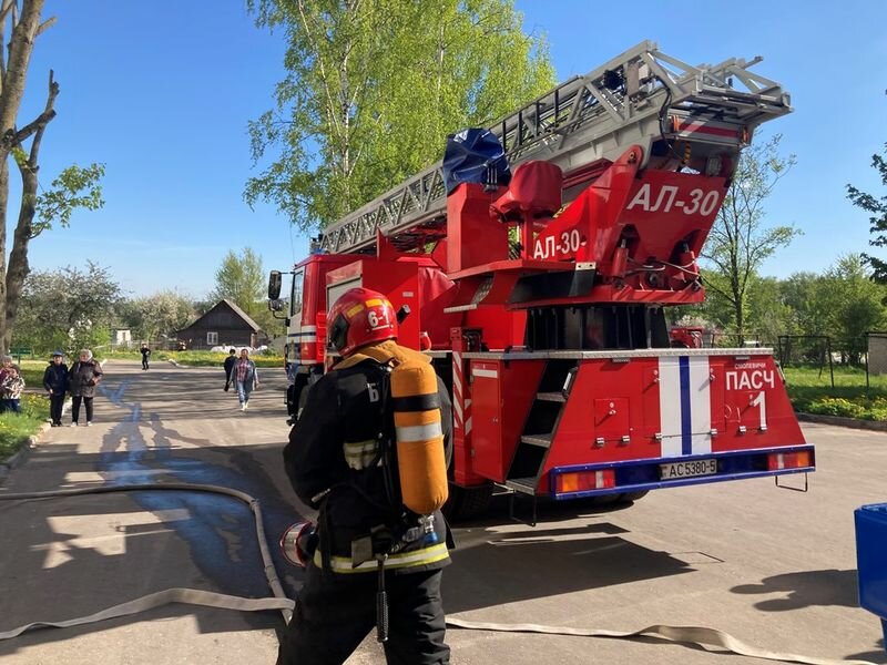 Один погибший и семеро эвакуированных: в Смолевичском районе горела квартира